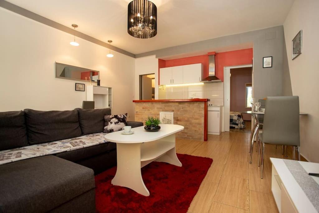 Apartman Den,Rovinj Oaza U Centru Grada I Besplatnim Parkingom 아파트 외부 사진