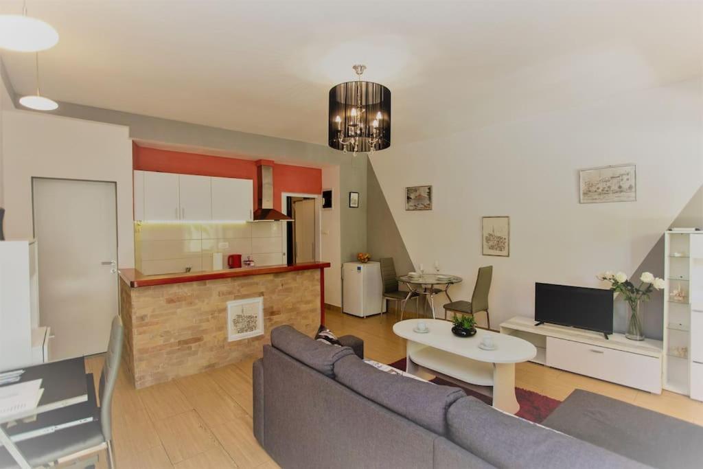 Apartman Den,Rovinj Oaza U Centru Grada I Besplatnim Parkingom 아파트 외부 사진